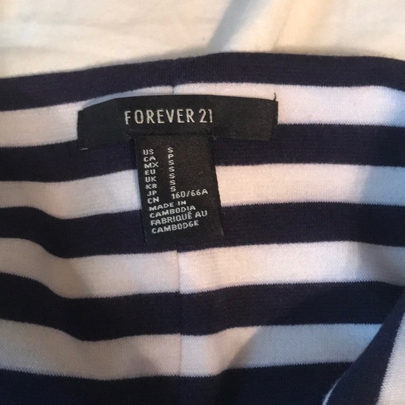 A blue and white striped skirt - Picture 3 of 3